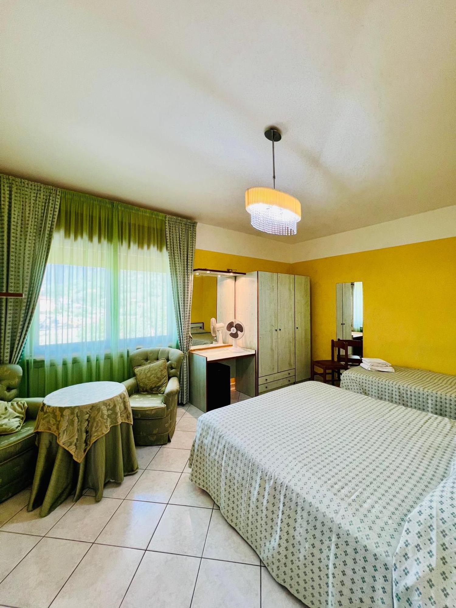 Hotel Paradiso Celano Luaran gambar